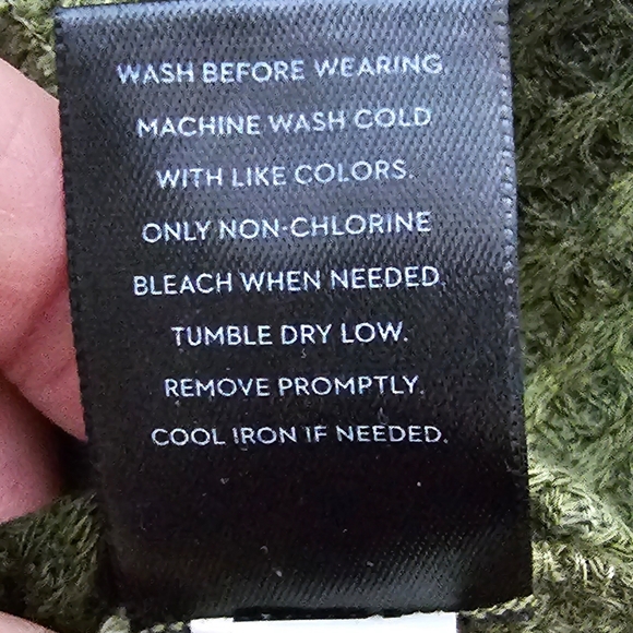 Like New Women's Simply Vera Army Green Tie-Dye Sweatshirt - Picture 6 of 6